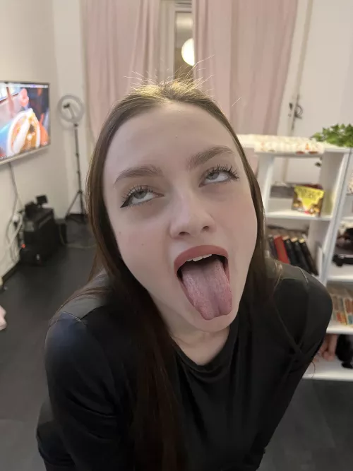 pour cum into this hole