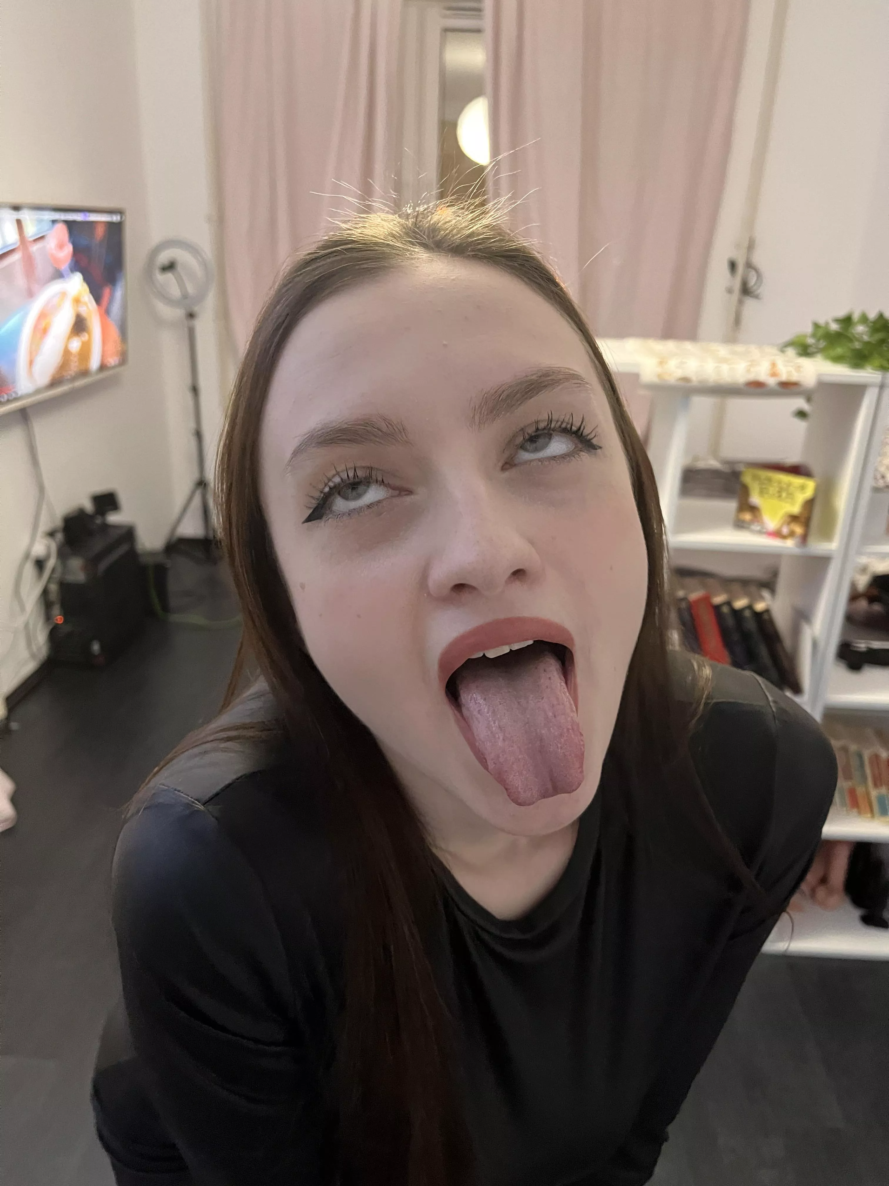 pour cum into this hole