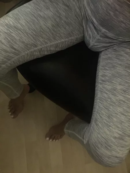 POV: you kneeling in front of me. What’s your first move? 😈💋