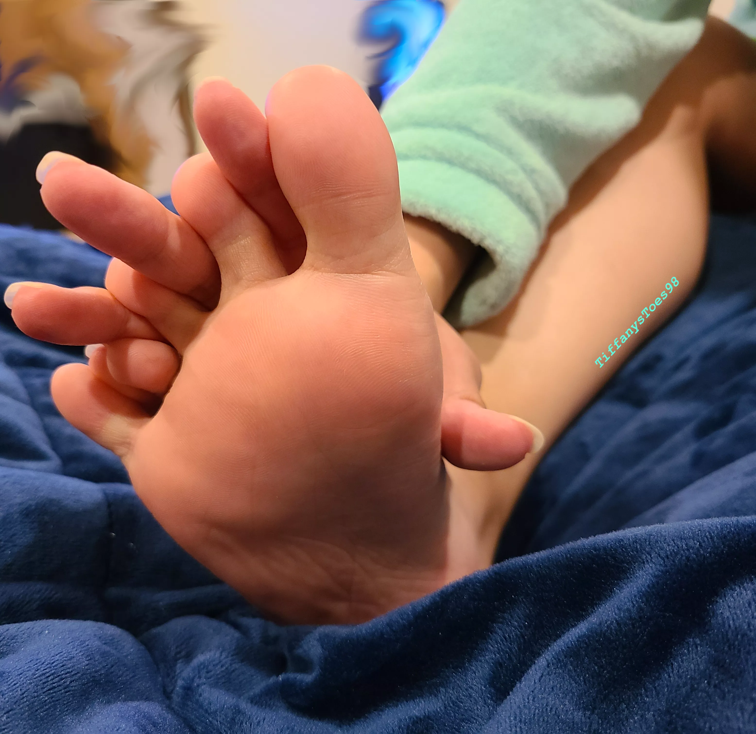 POV: your Japanese girlfriend just asked you for a foot rub! 🤤💦