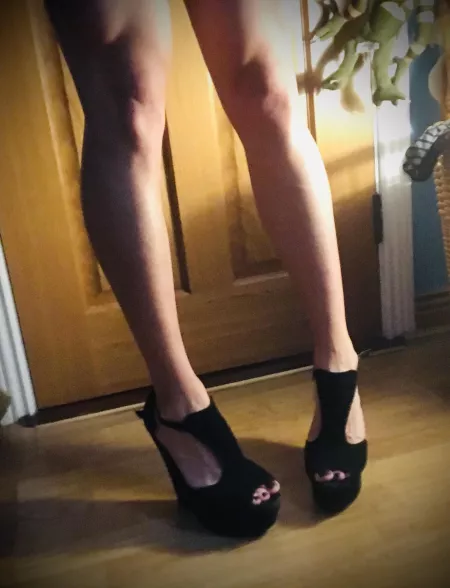 POV - Youโre sat right in front of me but your eyes keep wandering down ๐