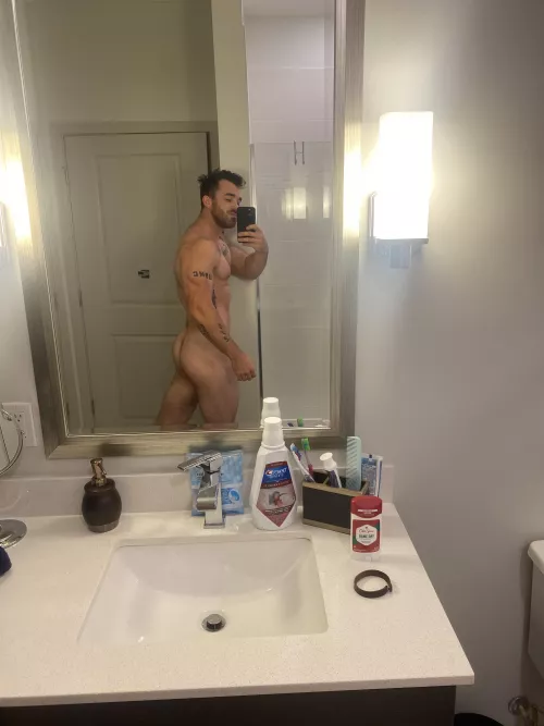 pre workout selfie, stay tuned for after๐