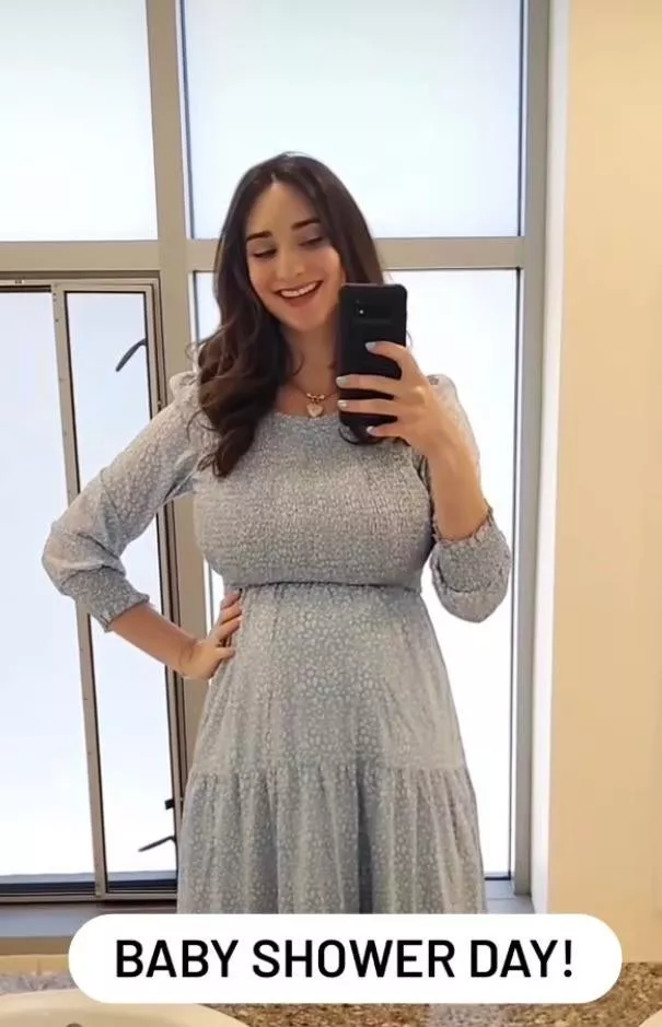 Pregnant Abby's Jewbs