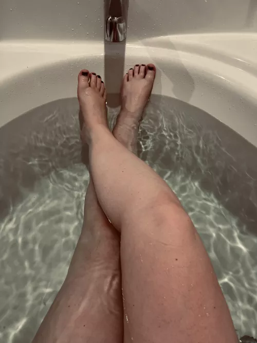 Pregnant and swollen feet in the bath, who wants to smell?