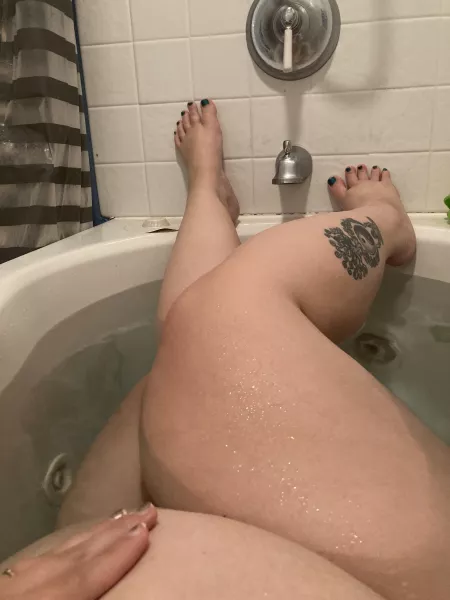 Pregnant & Horny ๐ Cum to my page and have some fun ๐ Link in comments!