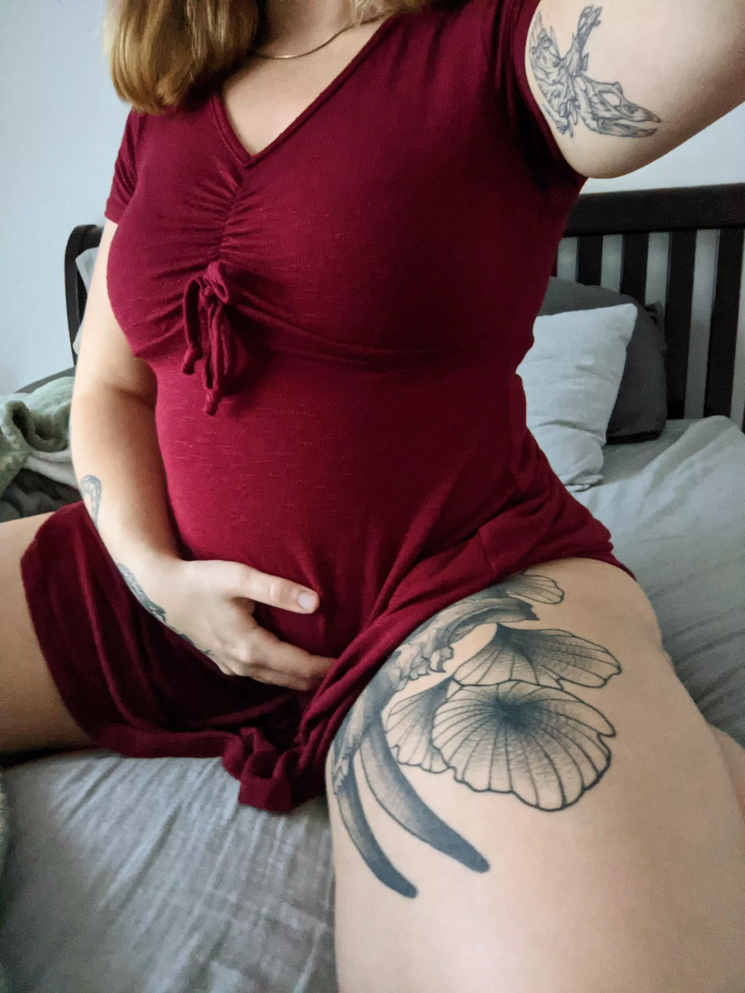 Pregnant with my first, showing signs had no idea... Pregnant with my first, showing signs had no idea...
