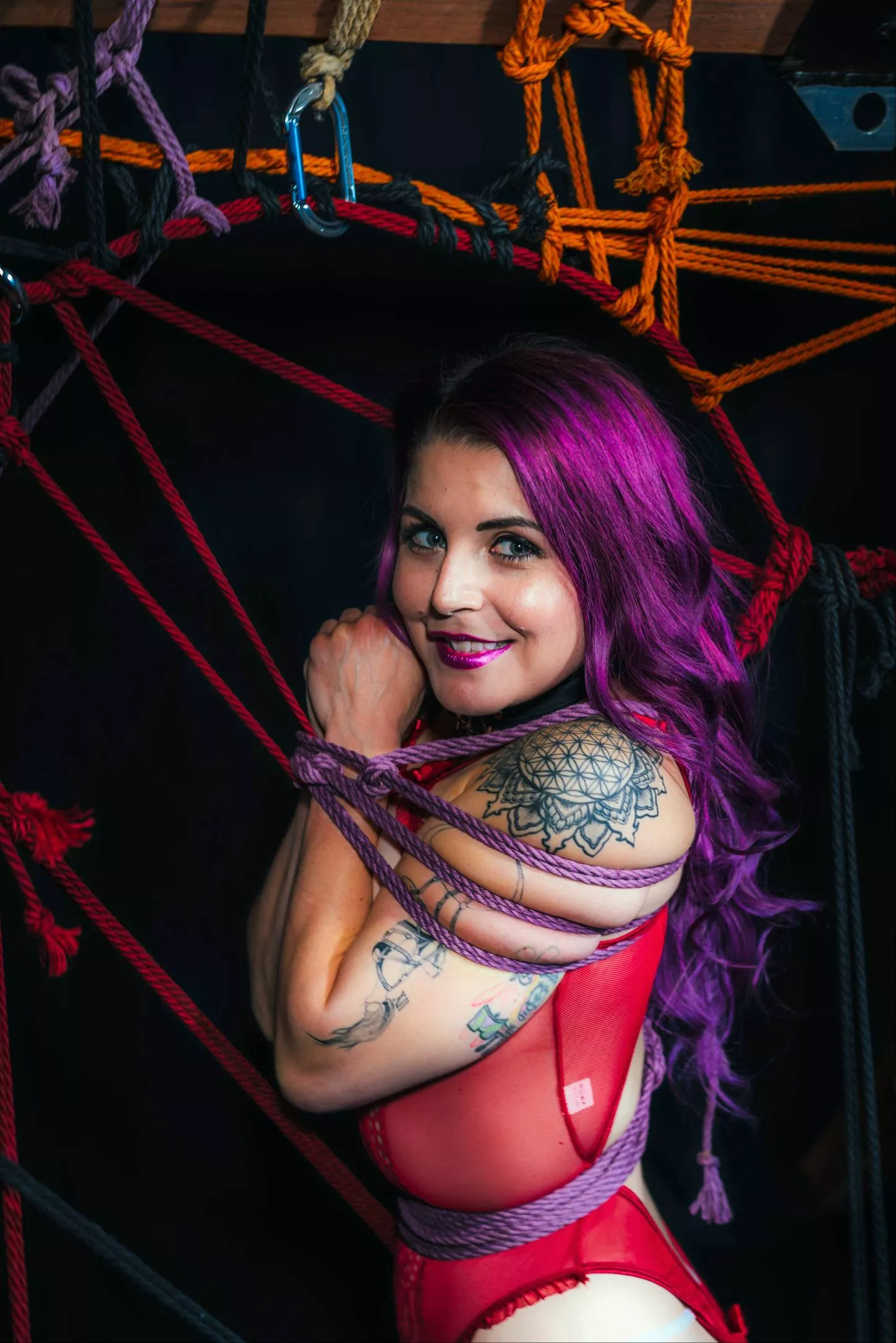 Pretty Girl + Rope = Perfect Valentine's Day! π Pretty Girl + Rope = Perfect Valentine's Day! π