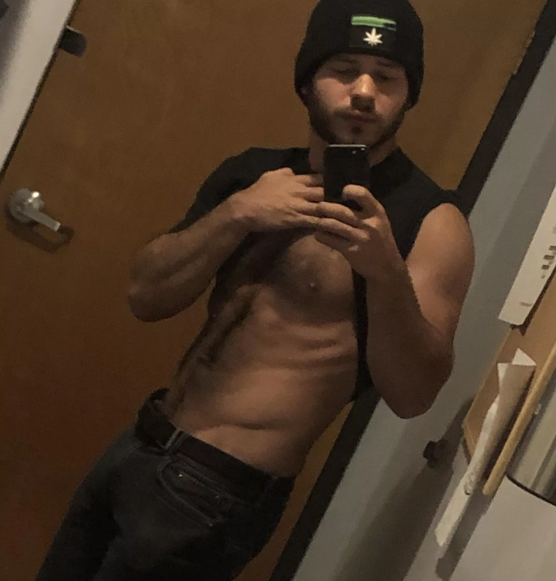 Pretty good lighting in here π (thanks for all the love on my cat post yesterday btw) Pretty good lighting in here π (thanks for all the love on my cat post yesterday btw)