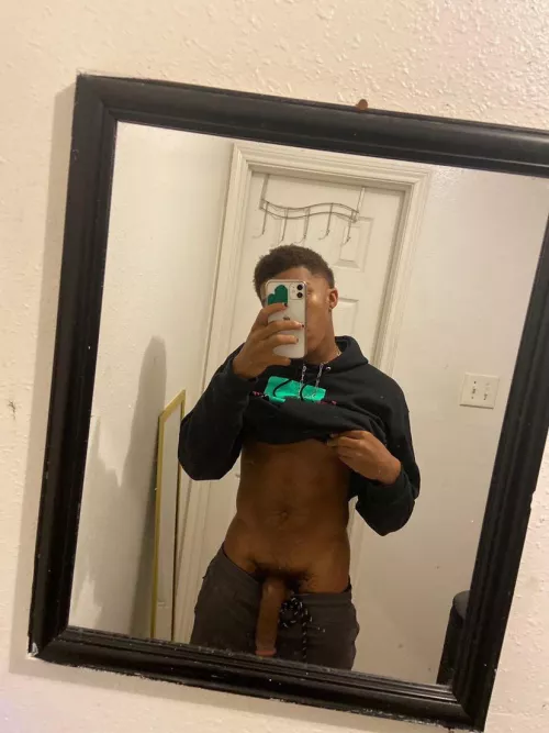 Pretty hung guy looking to cocktrib or cumtrib (maybe) to some females (I do have my personal rules) (btw Iām not fully erect in that photo)