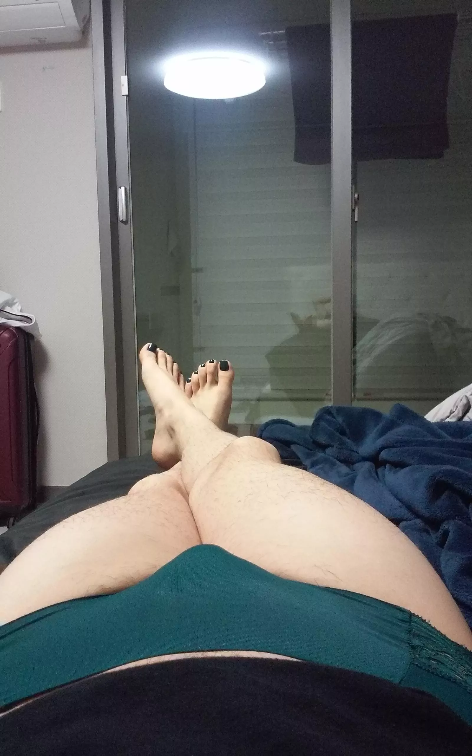 Pretty toes and panties make me feel sexy.