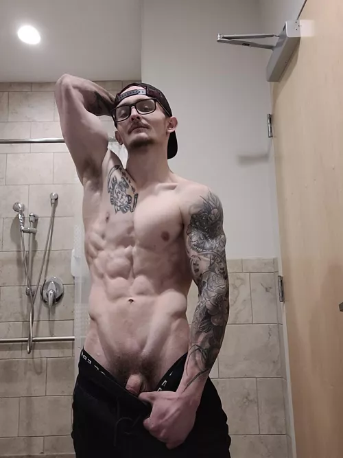 Pre-workout posing