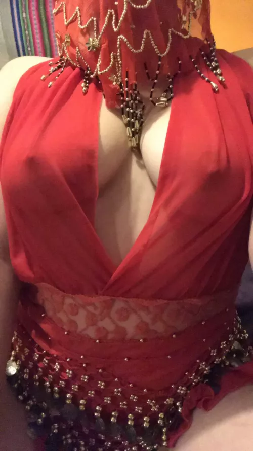 Princess Jasmine in red outfit from Aladdin by cosplaycumplay