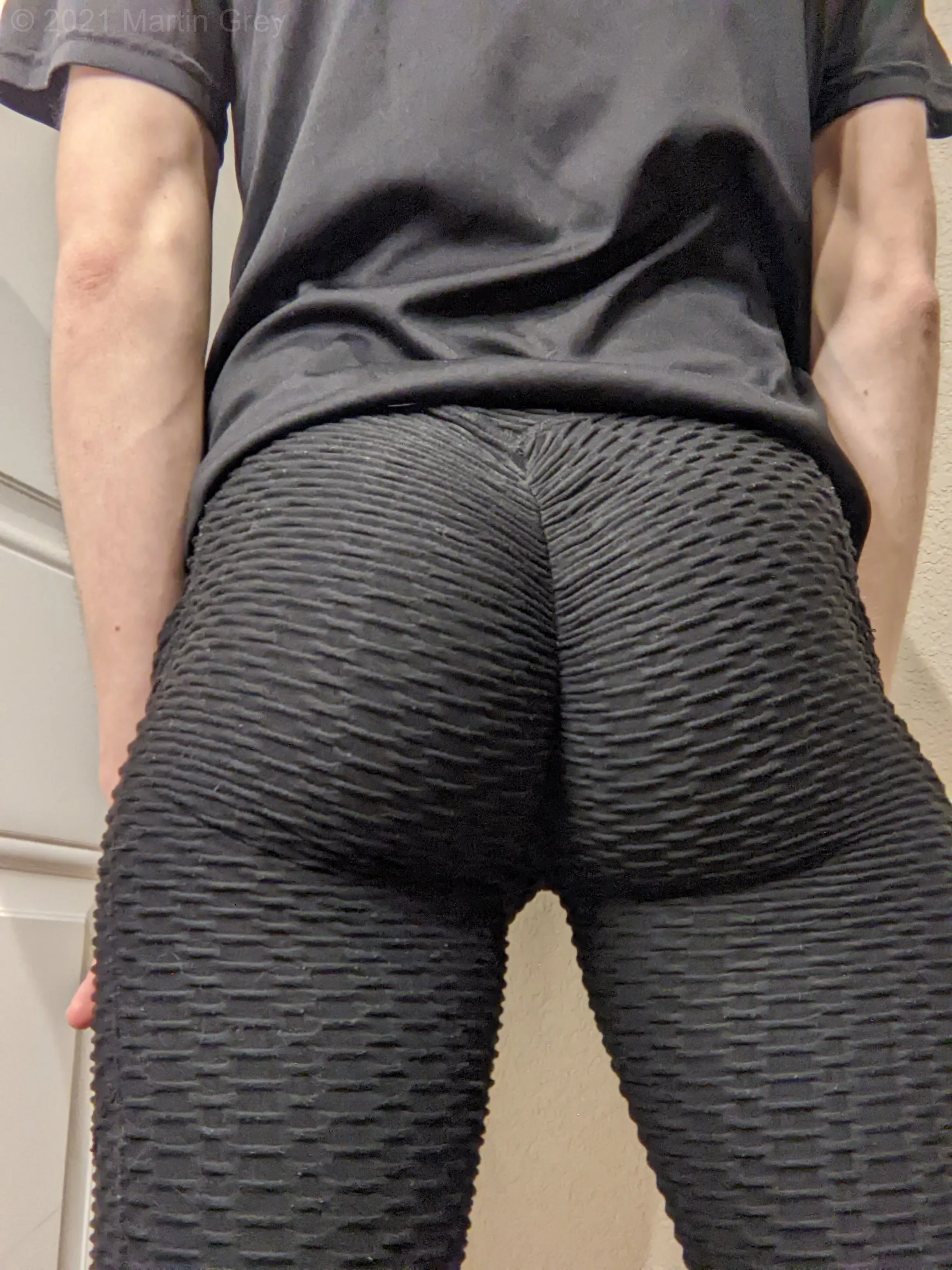 Proud of how great my ass looks in these leggings!