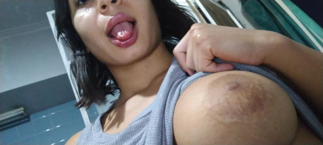 Puffy brown nip 🥥🥥