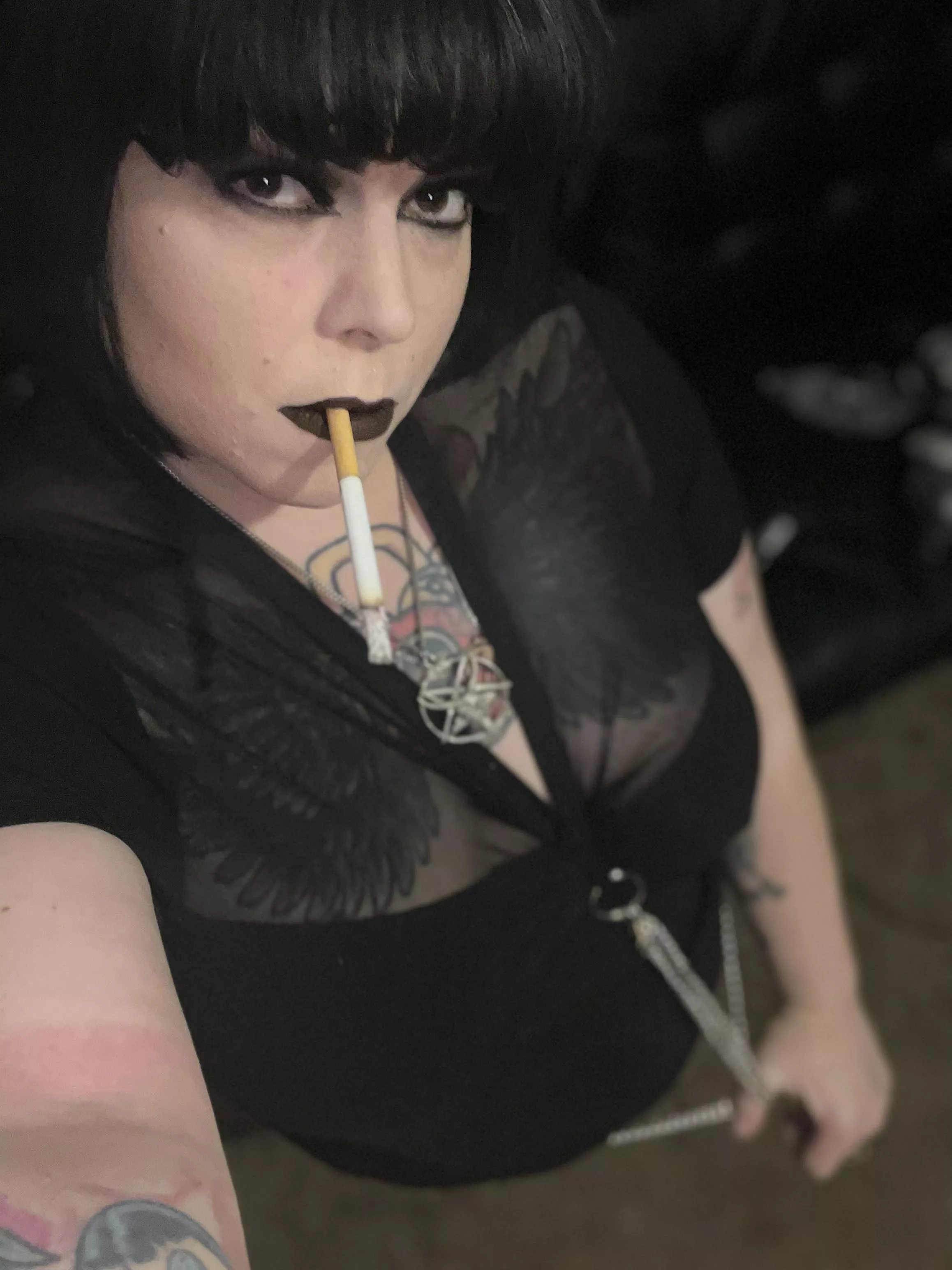 Pull my chain🖤🚬