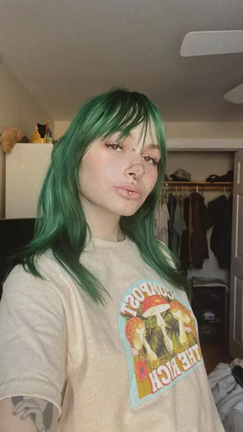 Pulp Riotโs Absinthe. So in love with the green!! It looked different depending on lighting but this is by far my favorite โshadeโ of it!!