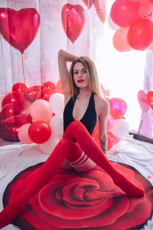 Pump me full & cum on my thigh highs🥺