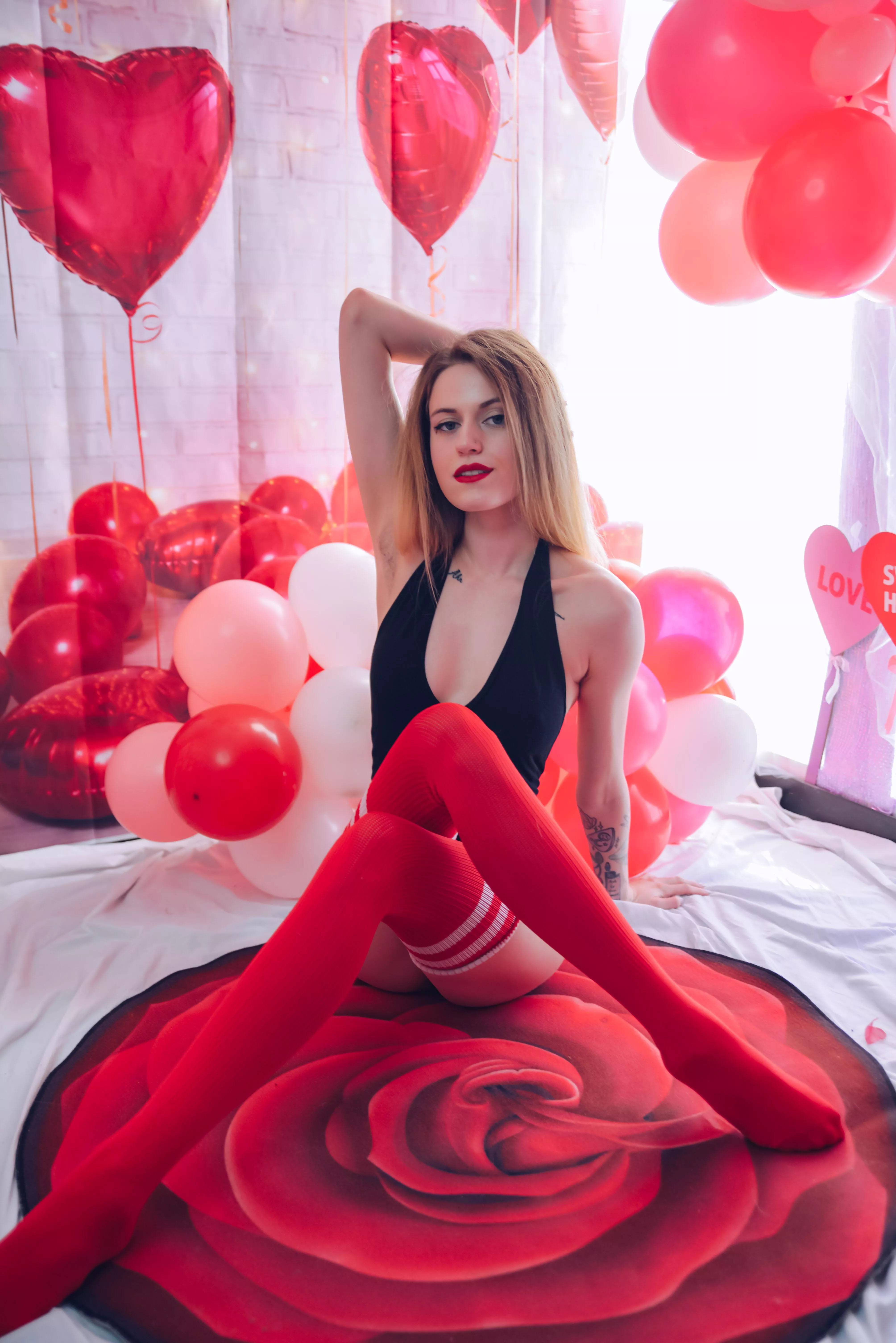 Pump me full & cum on my thigh highs🥺