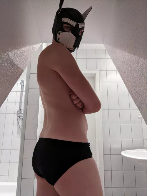 puppy butt in my new speedo 🩲🐺