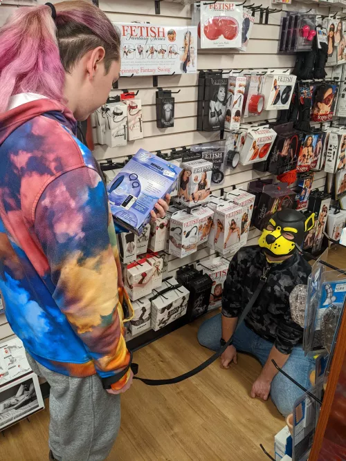 Puppy went shopping for new toys with his master today :3