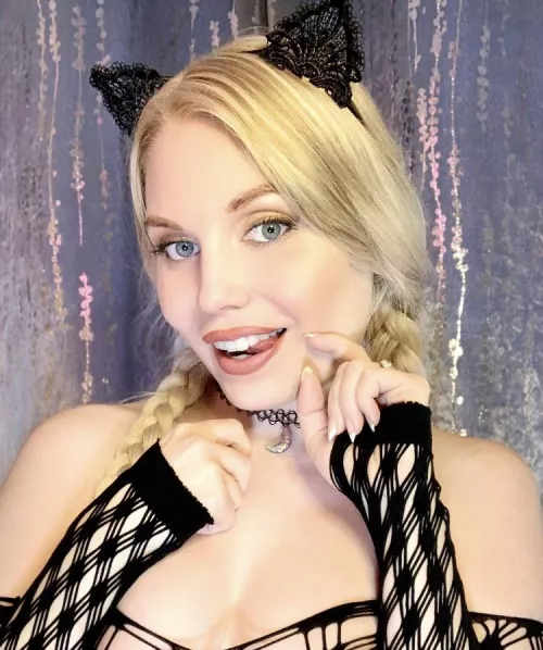 Puurrr , will you give me head pats?