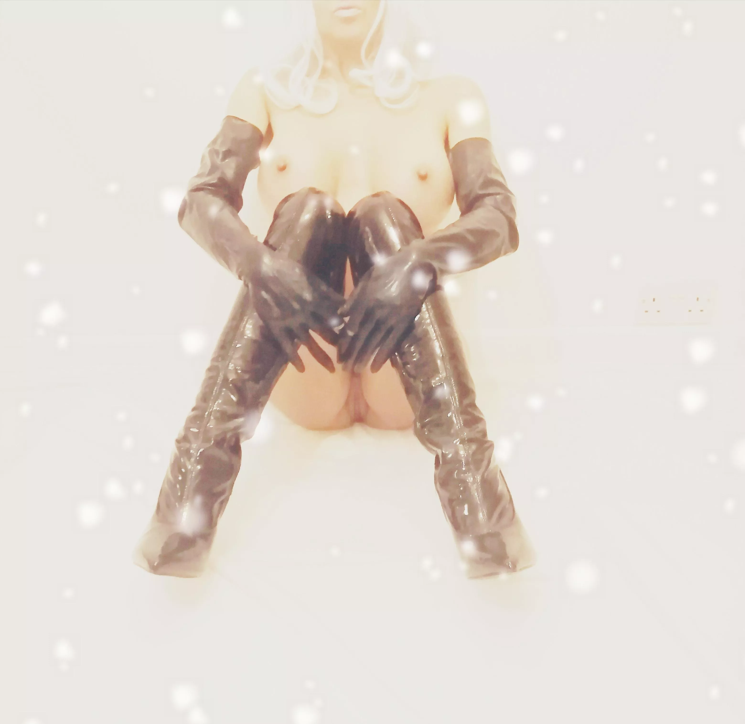 PVC Boots, Latex Gloves n Snow ❄️ (If you like it, be sure to check out the whole Set) 💋