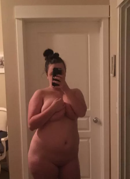 Quarantine has me feeling both chubby and kinky... so post nudes on reddit? π