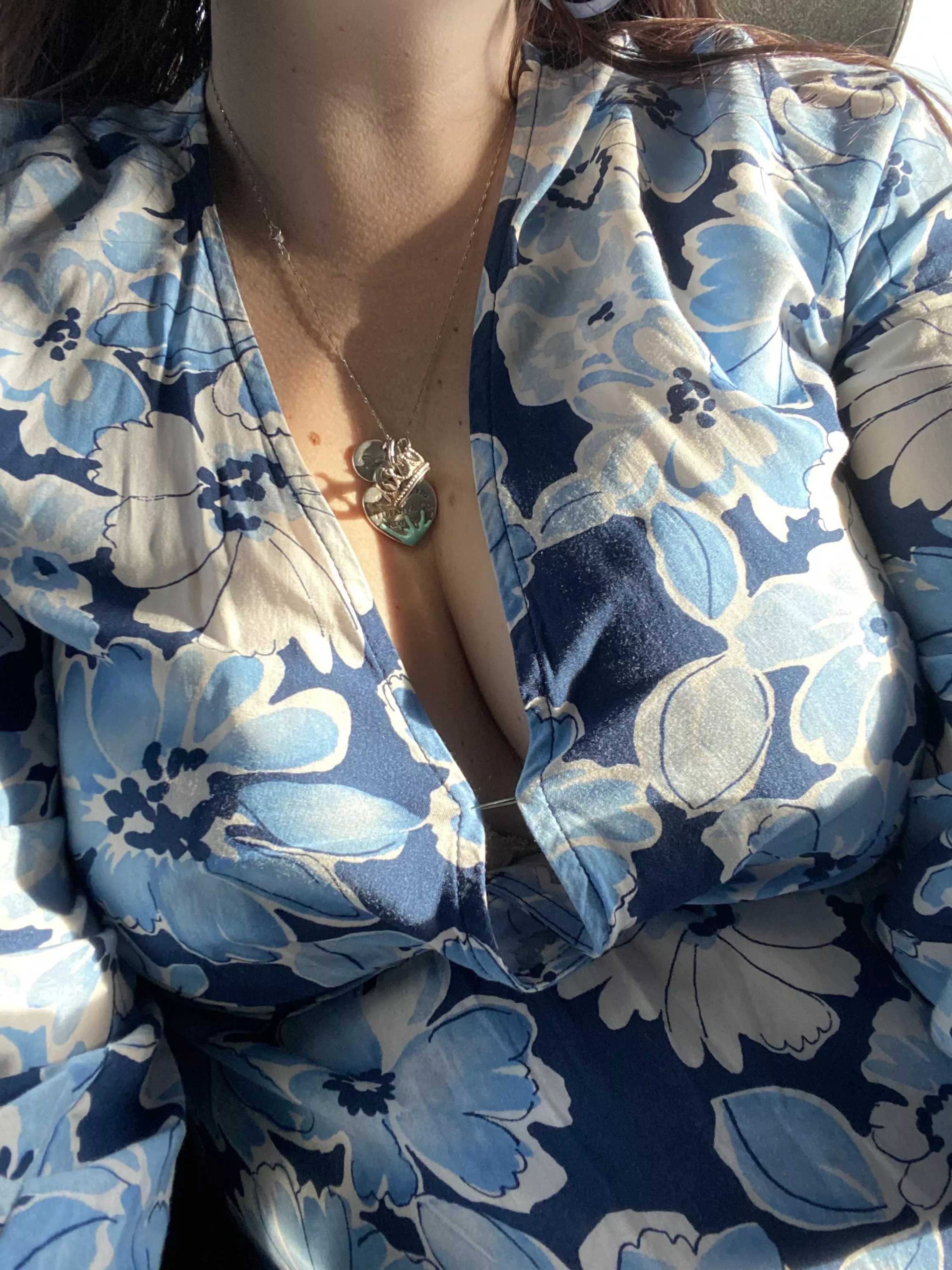 Quick little selfie at my desk š Quick little selfie at my desk š
