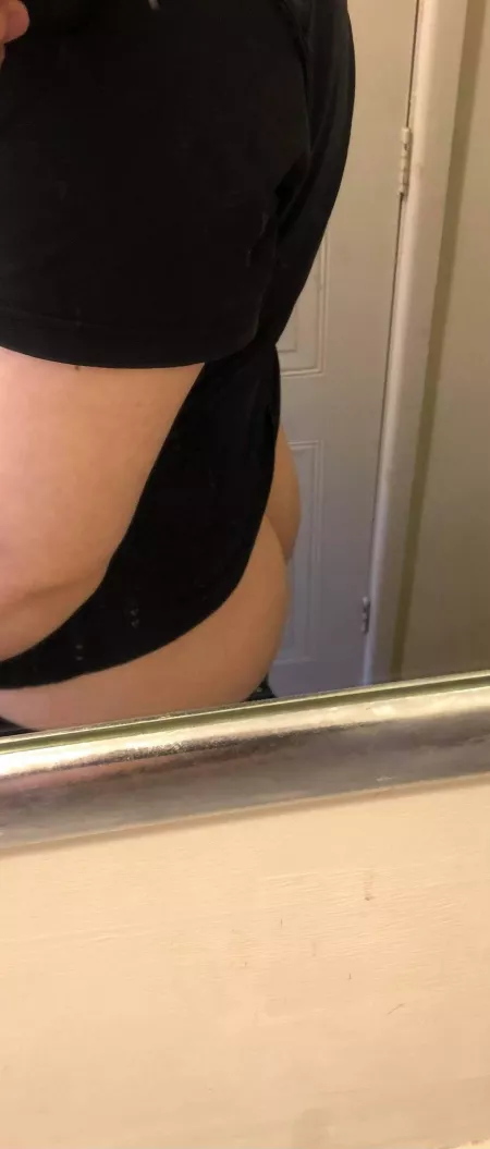 Quick photo just in case any of you missed my 🍑🍑😘