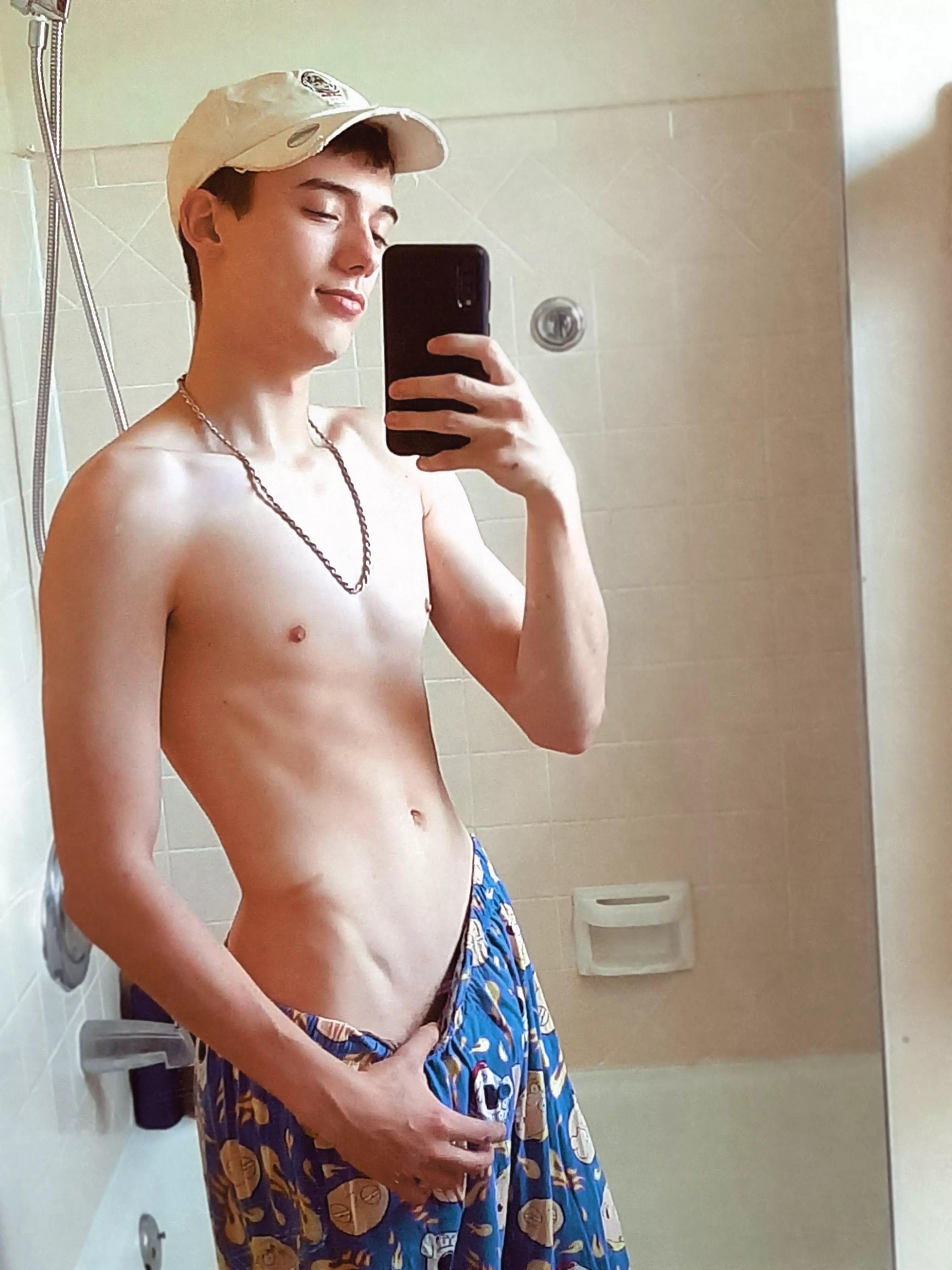Quick pic before chores🙈😘 Quick pic before chores🙈😘