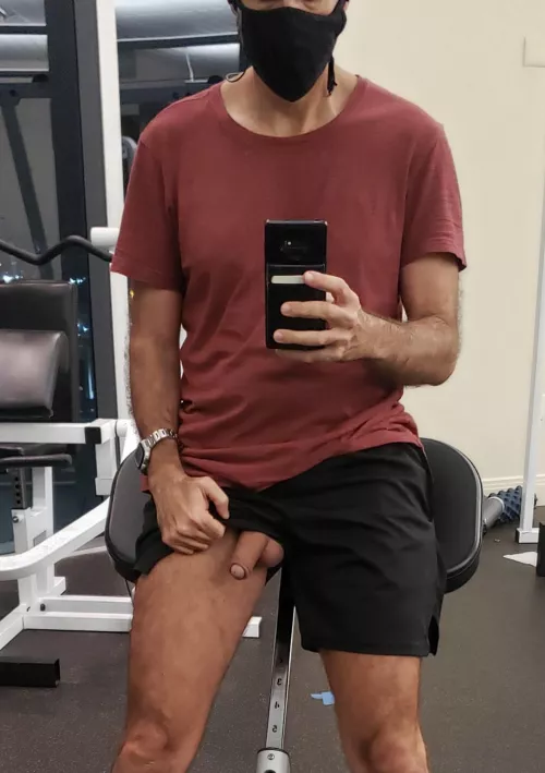 Quick & risky flash at the gym