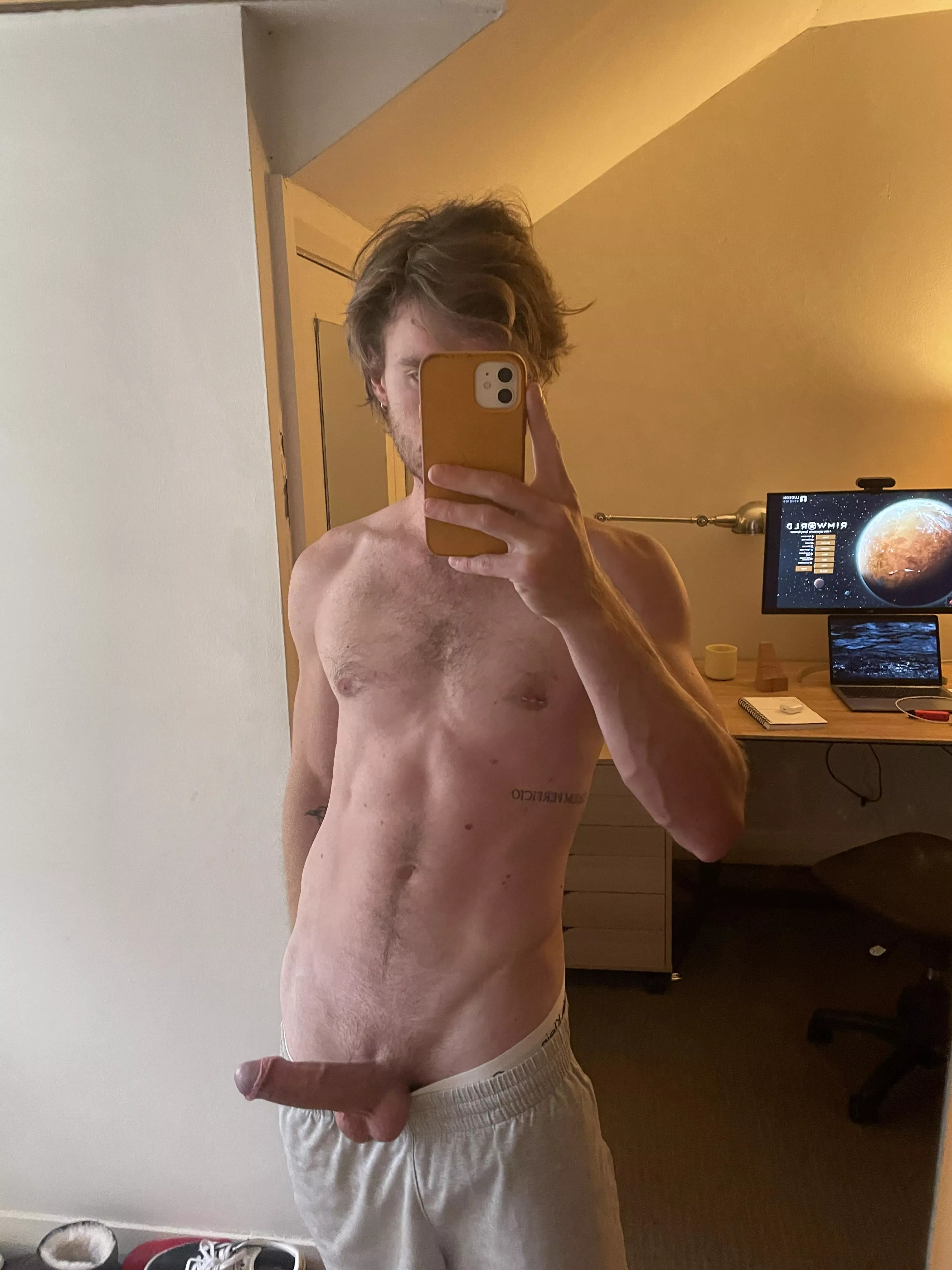 Quick selfie before leading my Rimworld colony to glory 🌏 Quick selfie before leading my Rimworld colony to glory 🌏