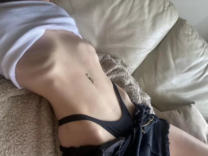 Quick shot while getting dressed😘