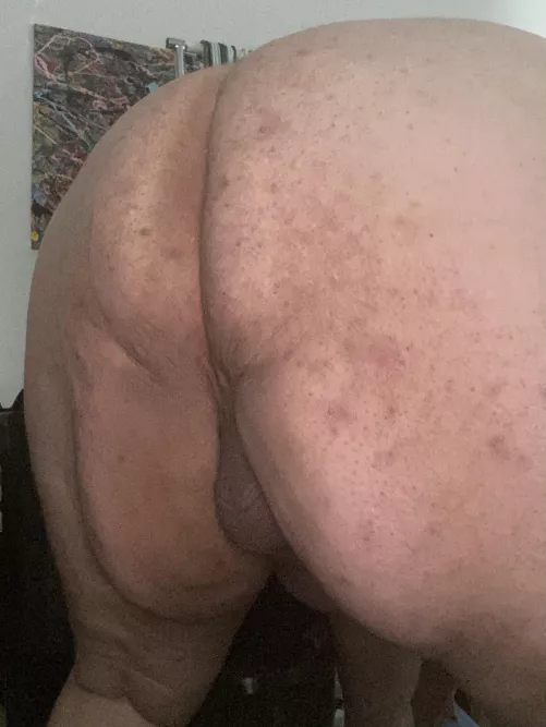 Raise your hand if you want me to post a pic with my cheeks spread so you can see my hole…