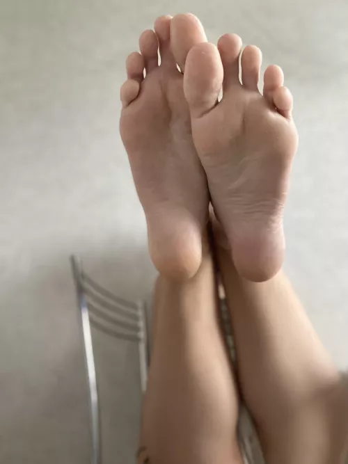 rate my feet on a scale of 1 to 10๐