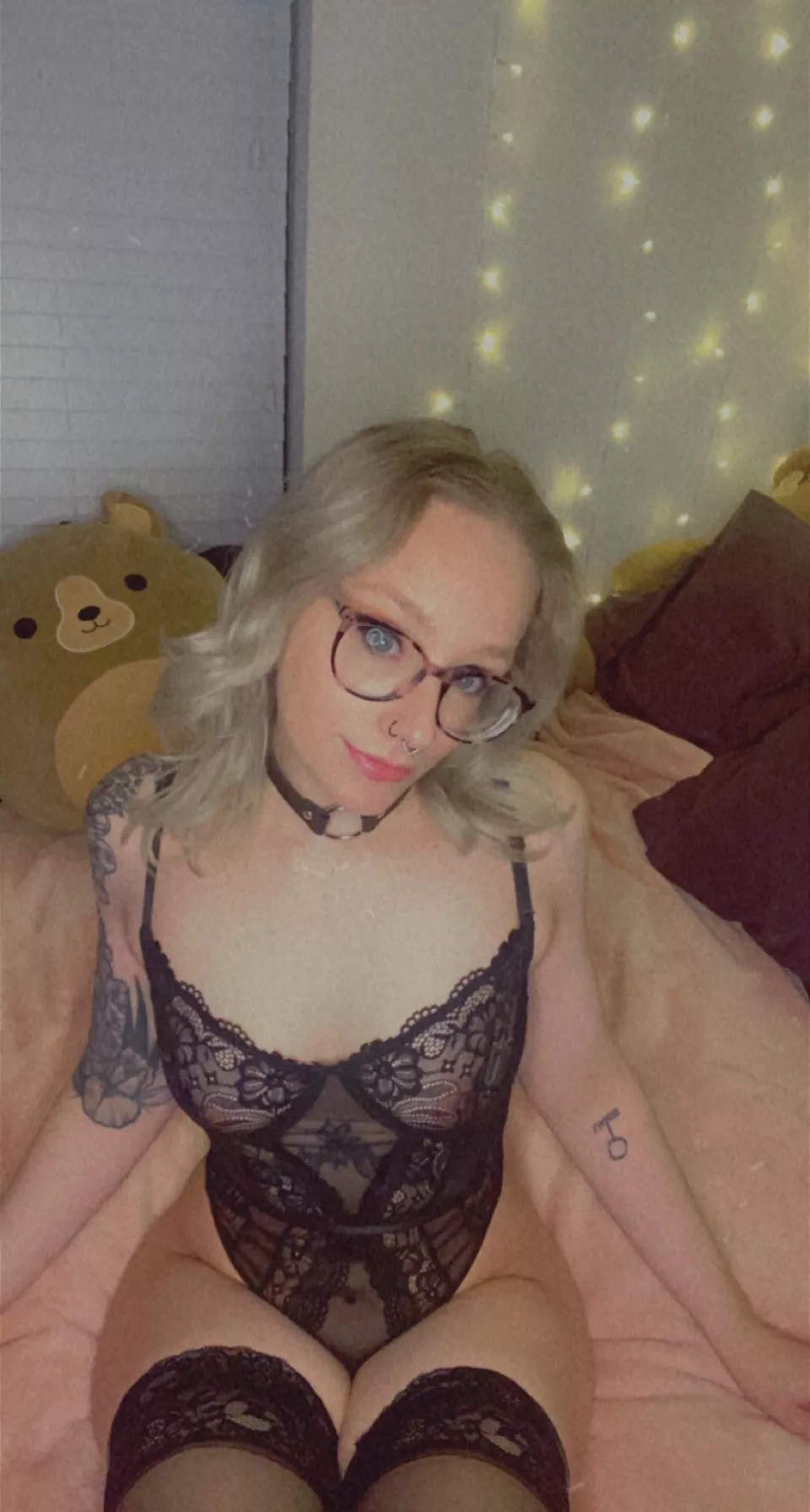 Ready and waiting for a leash 💜