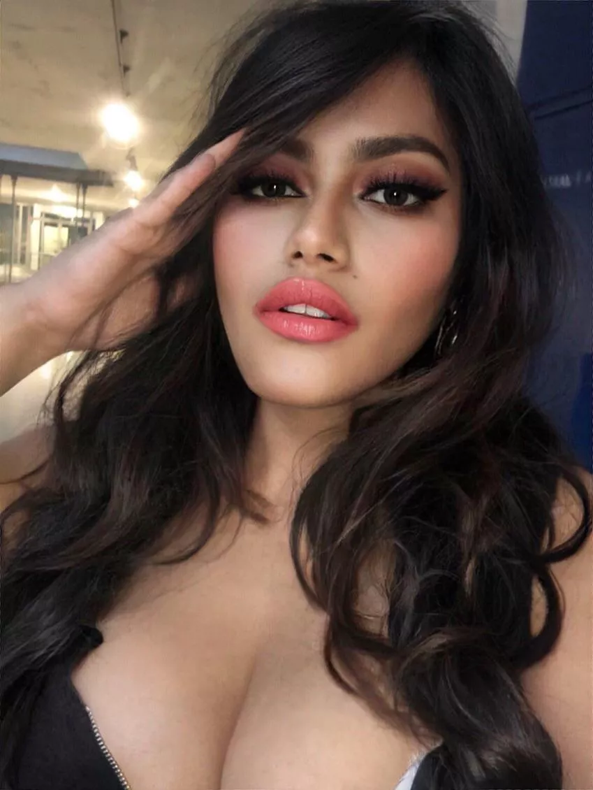 Ready for you and your friend down there😈 Ready for you and your friend down there😈