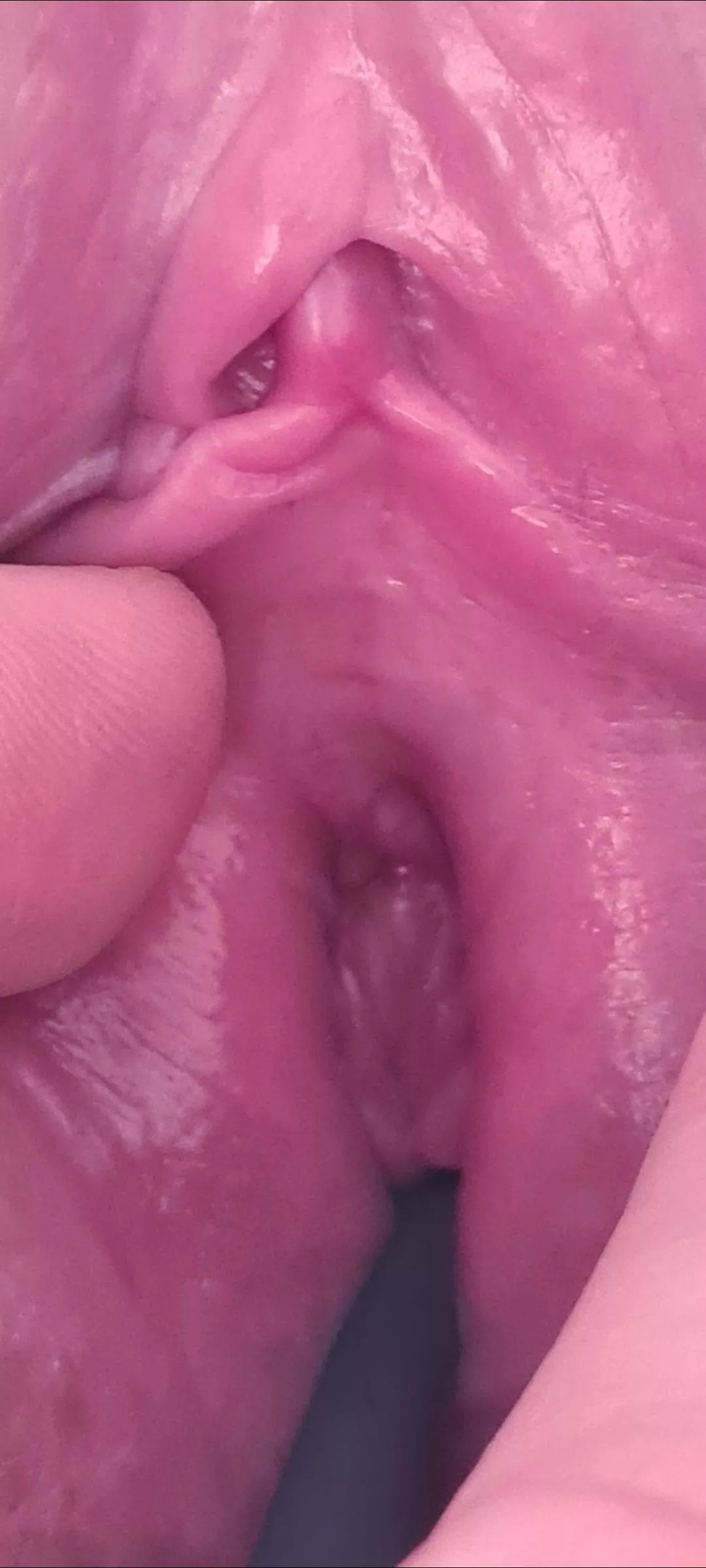 Really close close-up of her little clit 🤤🥵😼