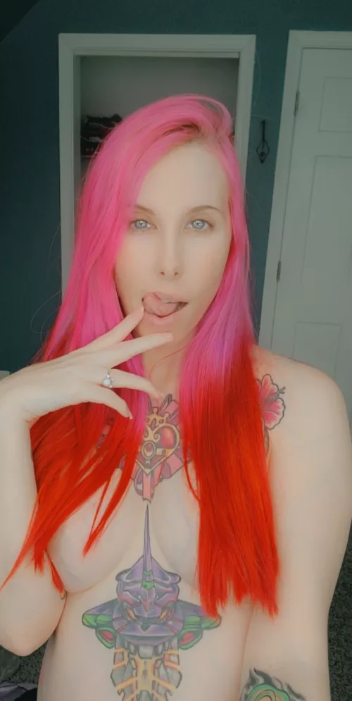 Really enjoying my pink and red 😍