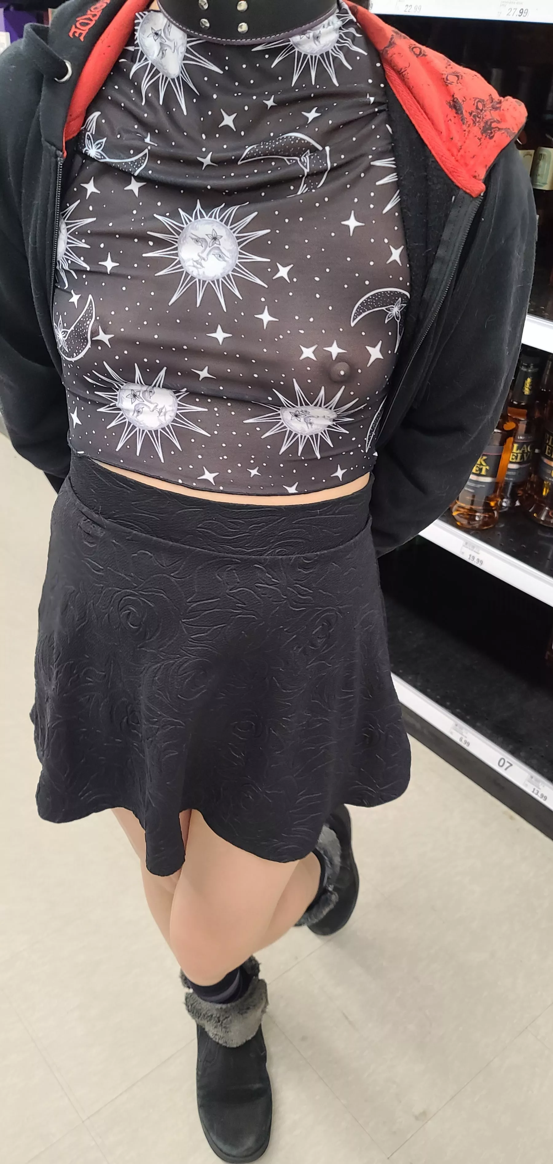Really wanted my tits to be seen when shopping today! Really wanted my tits to be seen when shopping today!