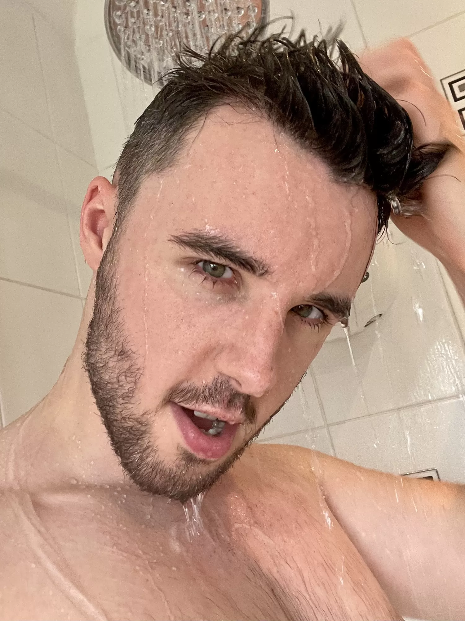 Recovering from the stress of Frostpunk with a steamy shower Recovering from the stress of Frostpunk with a steamy shower