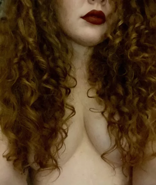 red hair, red lips💋