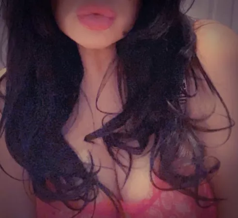 Red lace anyone 💋