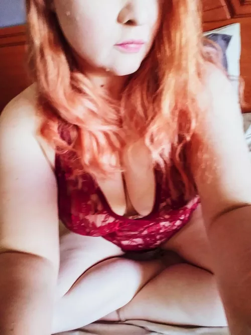 Red lace? Yes please😊🥀💋