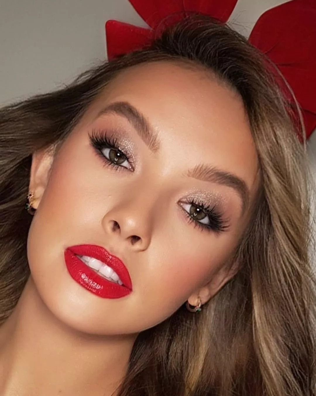 Red Lips & Sparkly Eyes