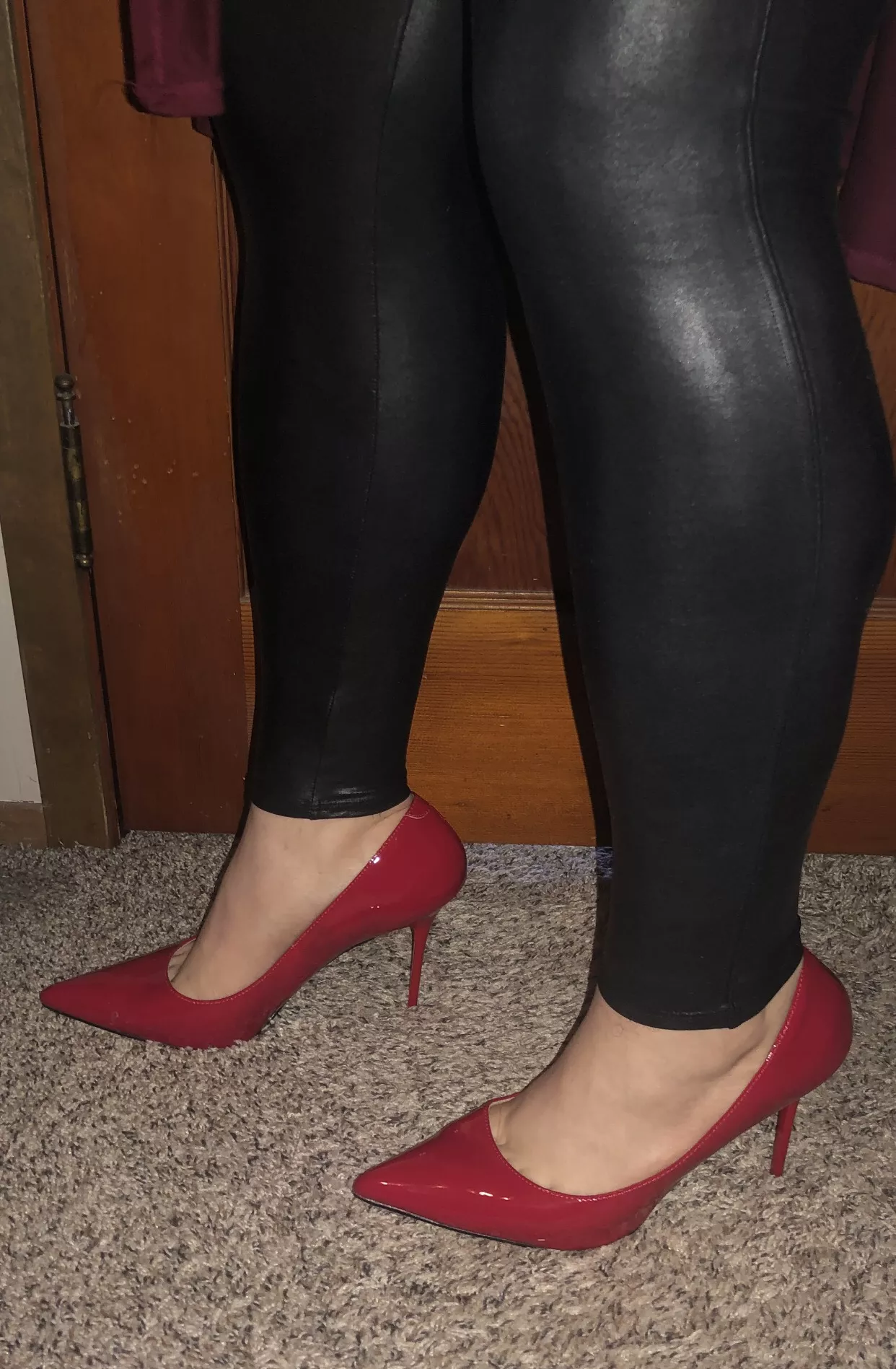 Red pumps for today. 👠