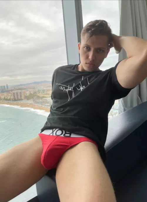 Red underwear lovers? 👅