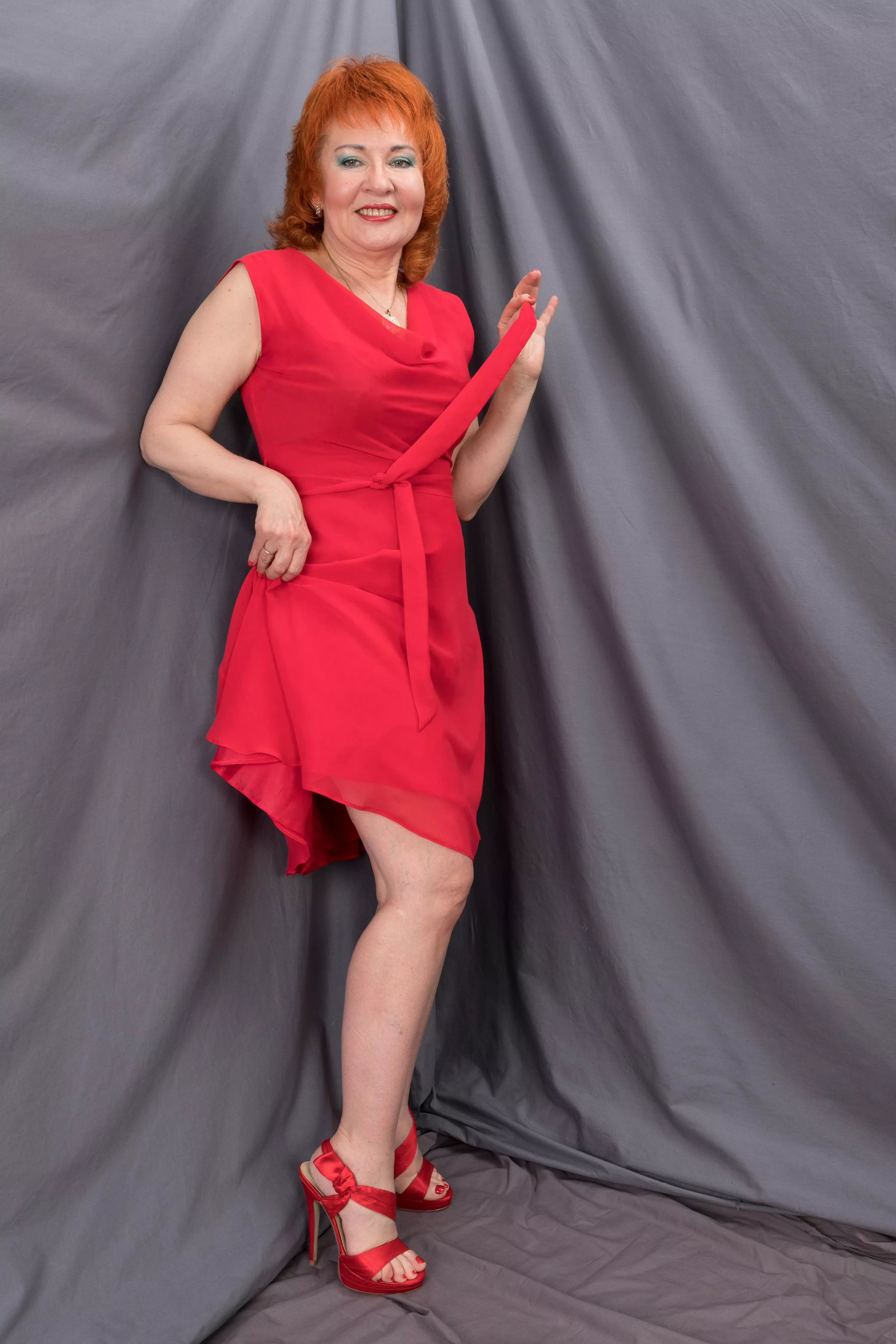 Redhead all in red [F63]