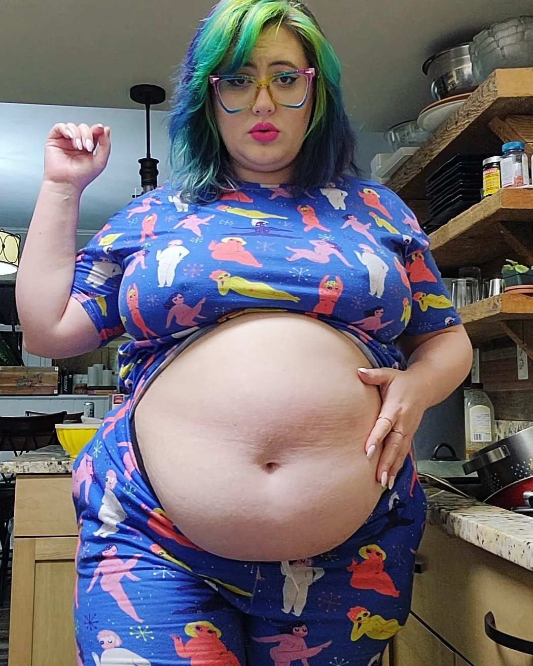 Remember that one mistress of the French king who tailored her dresses to expose her favorite tit? Okay that, but all of my clothes tailored so my gut can hang out 😝