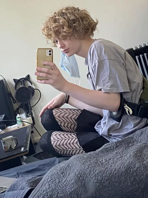 Repost: New Years resolution to tickle at least 50 people with my hair